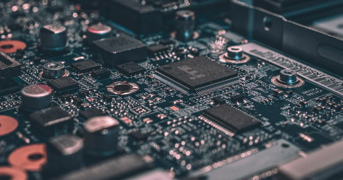 On-Device Edge AI vs Cloud AI: Architecture, Latency, and Privacy Benchmark 2026