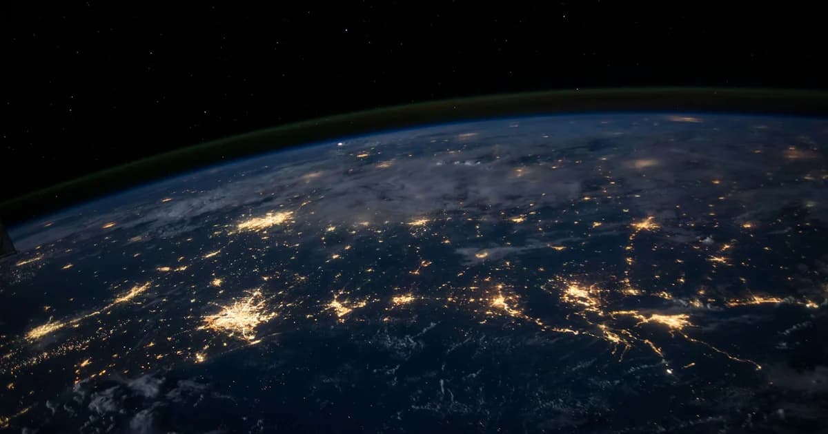 Wi-Fi 7 vs 6G Wireless Frontiers: The Evolution of Hyper-Connected Speeds